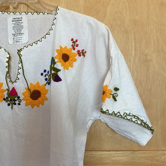 Cancun Mexico White Hand Sewn Sunflower Embroidered Short Sleeve Boxy Top NWT - Picture 5 of 10